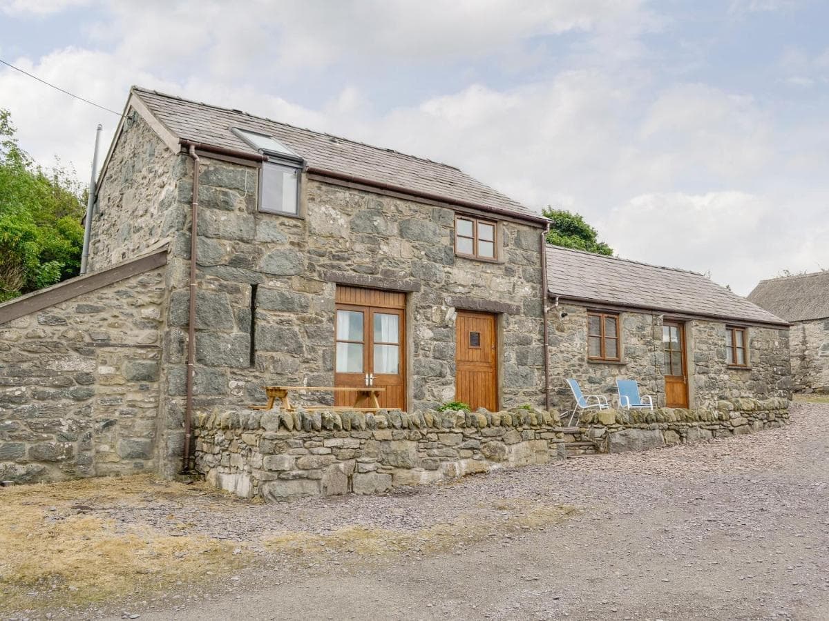 A photo of Ysgubor Cottage airbnb in Tregarth, Snowdonia.